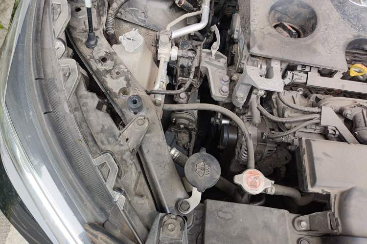 Used Toyota RAV4 2021 2.0L CVT Two-Wheel Drive Fashion Edition Engine Bay Right