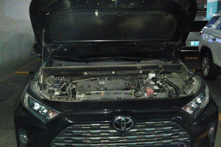 Used Toyota RAV4 2021 2.0L CVT Two-Wheel Drive Fashion Edition Engine Bay