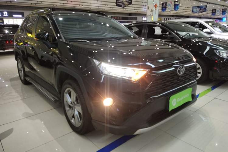 Used Toyota RAV4 2021 2.0L CVT Two-Wheel Drive Fashion Edition Exterior 1
