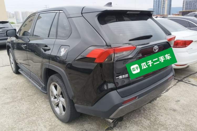 Used Toyota RAV4 2021 2.0L CVT Two-Wheel Drive Fashion Edition Exterior 2