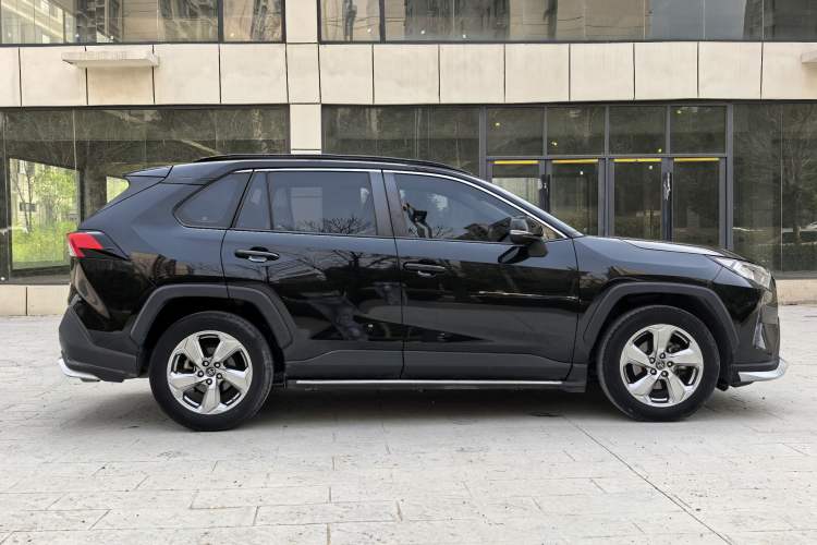Used Toyota RAV4 2021 2.0L CVT Two-Wheel Drive Fashion PLUS Edition Exterior 3
