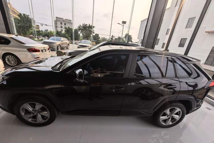 Used Toyota RAV4 2021 2.0L CVT Two-Wheel Drive Fashion PLUS Edition Exterior 3
