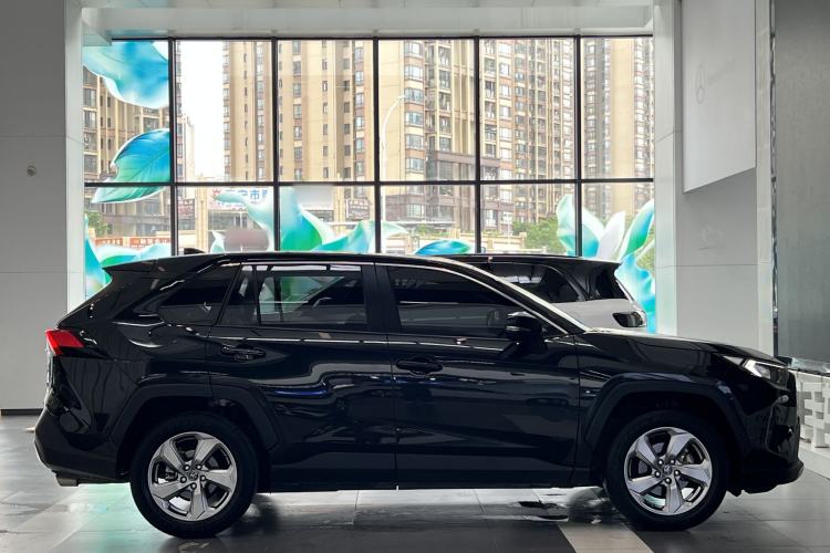 Used Toyota RAV4 2021 2.0L CVT Two-Wheel Drive Fashion PLUS Edition Exterior 3