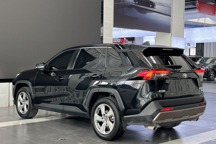 Used Toyota RAV4 2021 2.0L CVT Two-Wheel Drive Fashion PLUS Edition Exterior 4