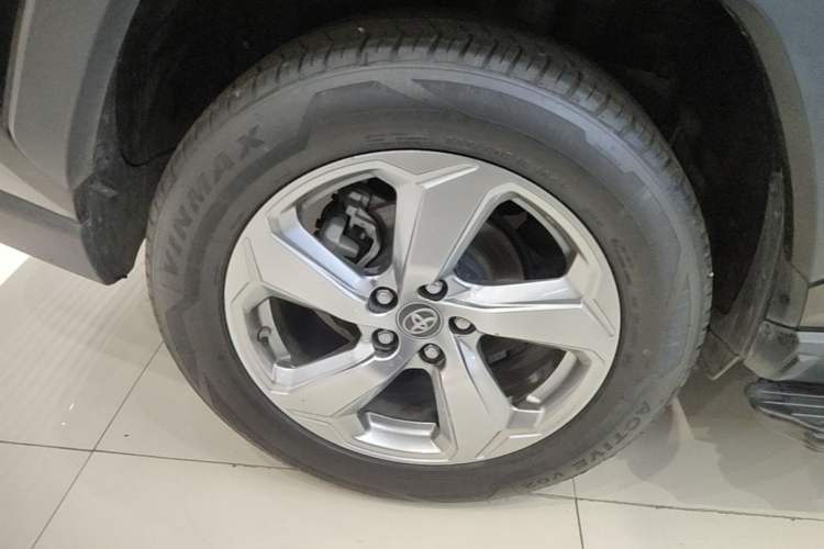 Used Toyota RAV4 2021 2.0L CVT Two-Wheel Drive Fashion Edition Exterior 5