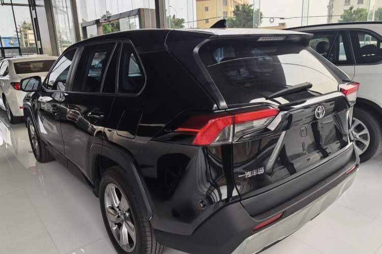 Used Toyota RAV4 2021 2.0L CVT Two-Wheel Drive Fashion PLUS Edition Exterior 5