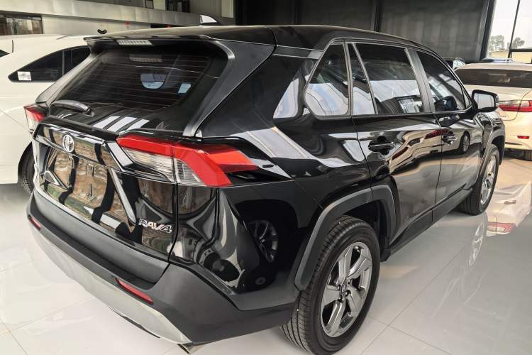 Used Toyota RAV4 2021 2.0L CVT Two-Wheel Drive Fashion PLUS Edition Exterior 8