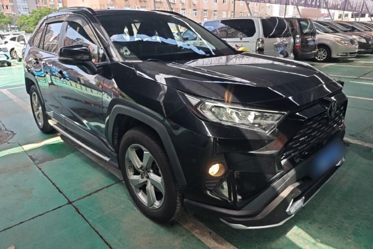 Used Toyota RAV4 2021 2.0L CVT Two-Wheel Drive Fashion Edition Front Right 45 Deg