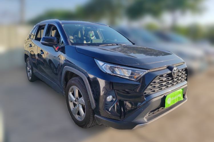 Used Toyota RAV4 2021 2.0L CVT Two-Wheel Drive Fashion Edition Front Right 45 Deg