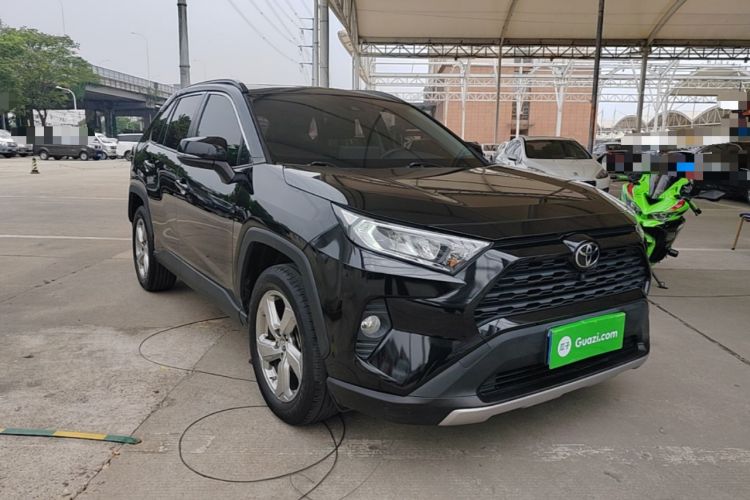Used Toyota RAV4 2021 2.0L CVT Two-Wheel Drive Fashion Edition Front Right 45 Deg