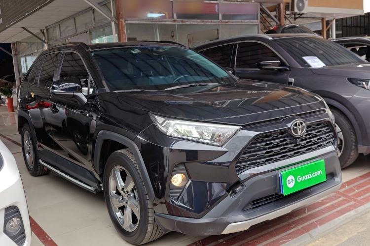 Used Toyota RAV4 2021 2.0L CVT Two-Wheel Drive Fashion PLUS Edition Front Right 45 Deg