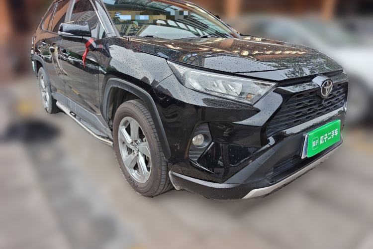 Used Toyota RAV4 2021 2.0L CVT Two-Wheel Drive Fashion PLUS Edition Front Right 45 Deg