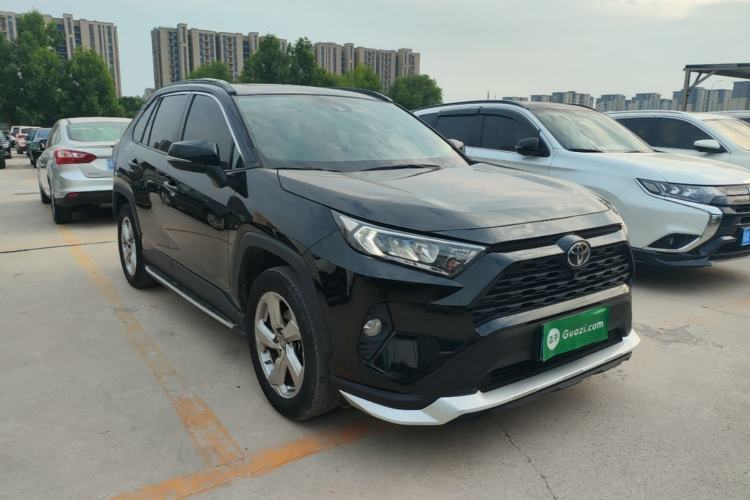 Used Toyota RAV4 2021 2.0L CVT Two-Wheel Drive Fashion PLUS Edition Front Right 45 Deg