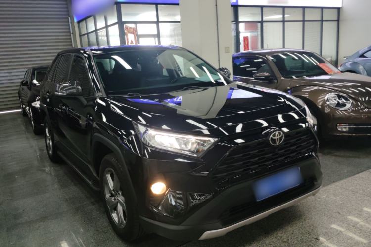 Used Toyota RAV4 2021 2.0L CVT Two-Wheel Drive Fashion PLUS Edition Front Right 45 Deg