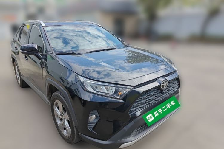 Used Toyota RAV4 2021 2.0L CVT Two-Wheel Drive Fashion Edition Front Right 45 Deg
