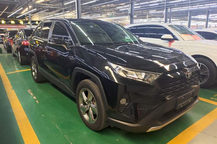 Used Toyota RAV4 2021 2.0L CVT Two-Wheel Drive Fashion PLUS Edition Front Right 45 Deg
