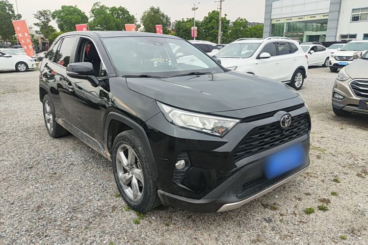 Used Toyota RAV4 2021 2.0L CVT Two-Wheel Drive Fashion PLUS Edition Front Right 45 Deg