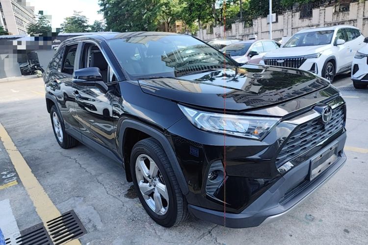 Used Toyota RAV4 2021 2.0L CVT Two-Wheel Drive Fashion Edition Front Right 45 Deg