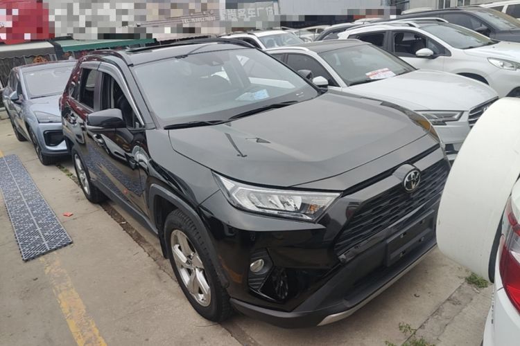 Used Toyota RAV4 2021 2.0L CVT Two-Wheel Drive Fashion Edition Front Right 45 Deg