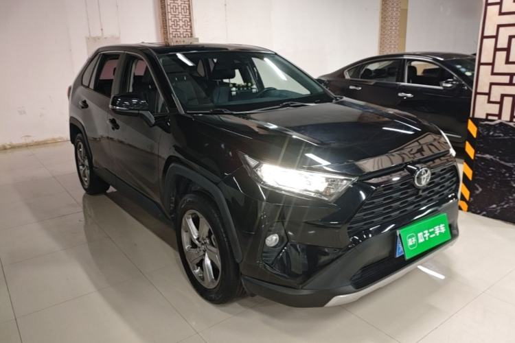 Used Toyota RAV4 2021 2.0L CVT Two-Wheel Drive Fashion PLUS Edition Front Right 45 Deg