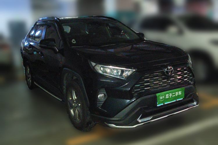 Used Toyota RAV4 2021 2.0L CVT Two-Wheel Drive Fashion Edition Front Right 45 Deg