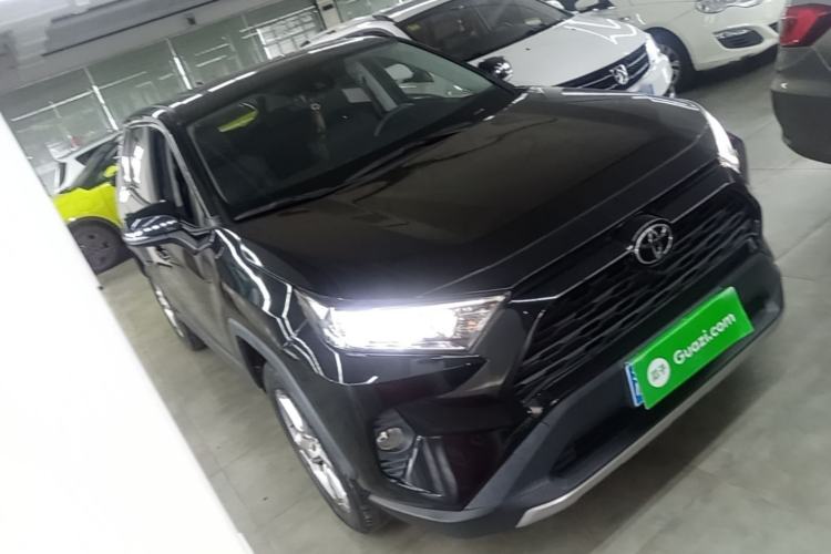 Used Toyota RAV4 2021 2.0L CVT Two-Wheel Drive Fashion PLUS Edition Front Right 45 Deg