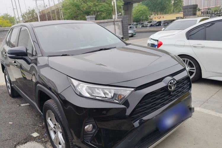 Used Toyota RAV4 2021 2.0L CVT 4x4 Style PLUS Edition Front Right 45 Deg