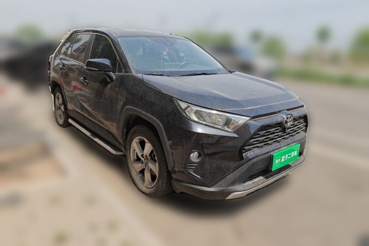 Used Toyota RAV4 2021 2.0L CVT 4x4 Style PLUS Edition Front Right 45 Deg
