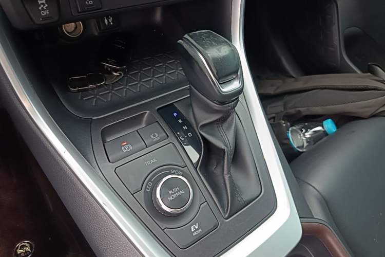 Used Toyota RAV4 2021 Revised Version Dual-Motor Hybrid 2.5L E-CVT 4x4 Elite PLUS Edition Gear Lever