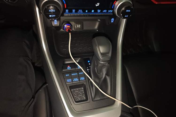 Used Toyota RAV4 2021 2.0L CVT 4x4 Trend Edition Gear Lever
