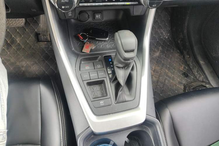 Used Toyota RAV4 2021 Dual-Engine 2.5L E-CVT Two-Wheel Drive Elite Edition Gear Lever
