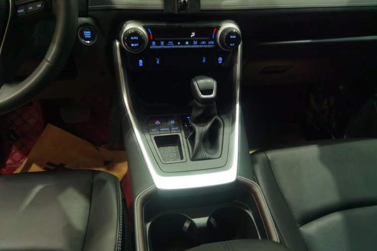 Used Toyota RAV4 2021 2.0L CVT Two-Wheel Drive Fashion PLUS Edition Gear Lever