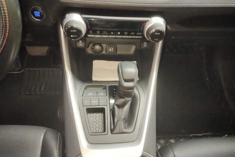 Used Toyota RAV4 2021 2.0L CVT Two-Wheel Drive Fashion Edition Gear Lever