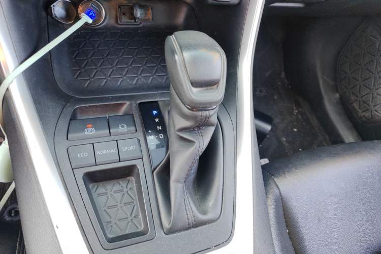 Used Toyota RAV4 2021 2.0L CVT Two-Wheel Drive Fashion Edition Gear Lever