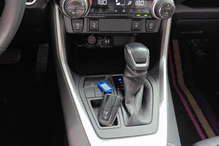 Used Toyota RAV4 2021 2.0L CVT Two-Wheel Drive Fashion PLUS Edition Gear Lever
