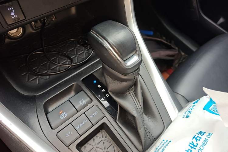 Used Toyota RAV4 2021 2.0L CVT Two-Wheel Drive Fashion PLUS Edition Gear Lever