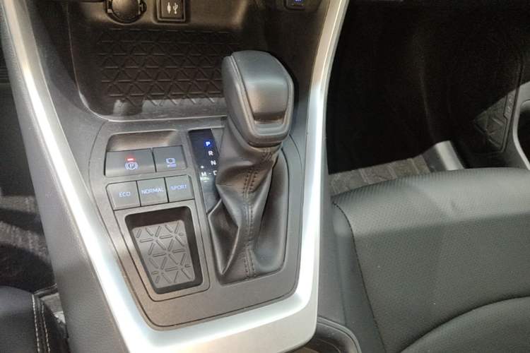Used Toyota RAV4 2021 2.0L CVT Two-Wheel Drive Fashion Edition Gear Lever