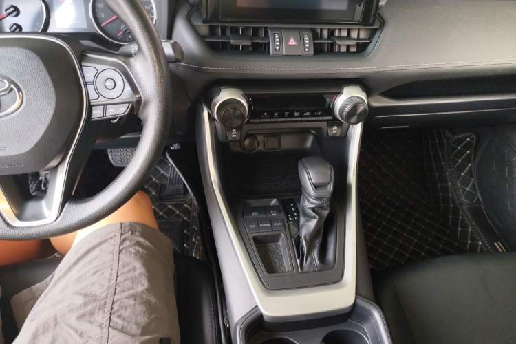 Used Toyota RAV4 2021 2.0L CVT Two-Wheel Drive Urban Edition Gear Lever