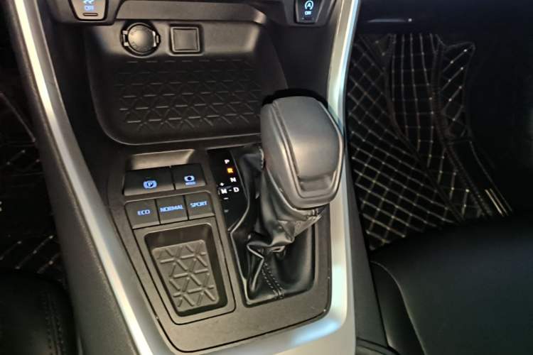 Used Toyota RAV4 2021 2.0L CVT Two-Wheel Drive Urban Edition Gear Lever