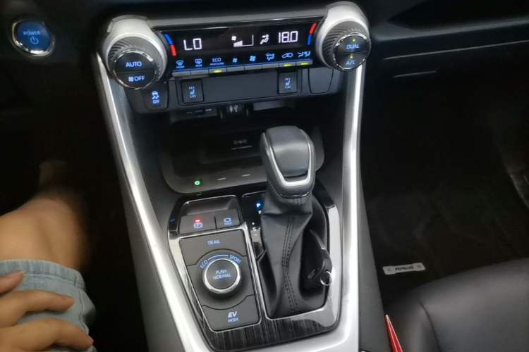 Used Toyota RAV4 2021 Revised Version Dual-Motor Hybrid 2.5L E-CVT 4x4 Elite PLUS Edition Gear Lever