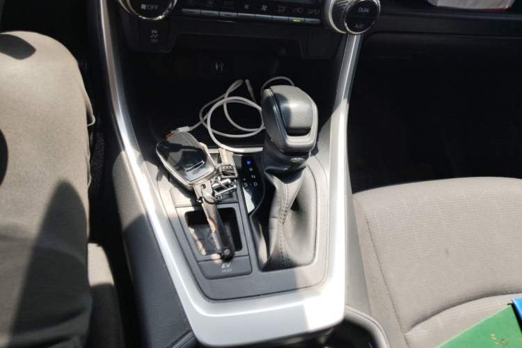 Used Toyota RAV4 2021 Dual-Engine 2.5L E-CVT Two-Wheel Drive Elite Edition Gear Lever