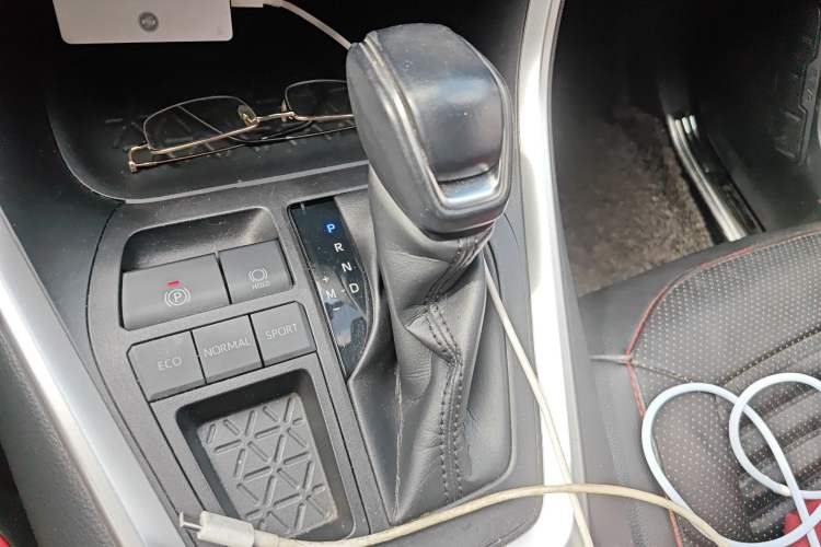 Used Toyota RAV4 2021 2.0L CVT Two-Wheel Drive Fashion Edition Gear Lever