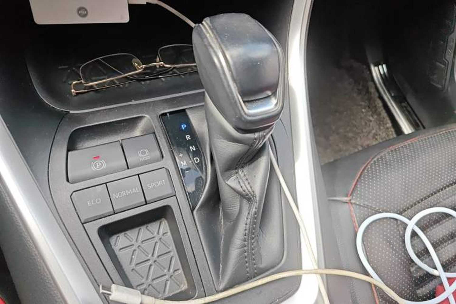 Used Toyota RAV4 2021 2.0L CVT Two-Wheel Drive Fashion Edition Gear Lever