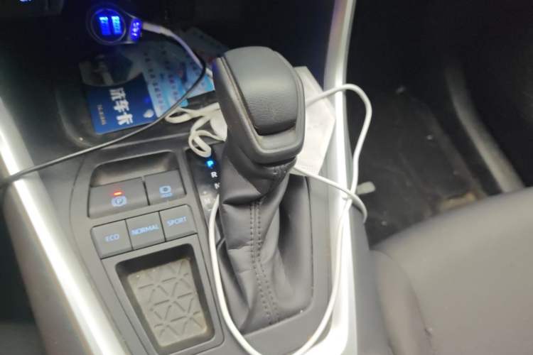 Used Toyota RAV4 2021 2.0L CVT Two-Wheel Drive Fashion Edition Gear Lever