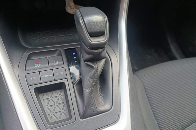 Used Toyota RAV4 2021 2.0L CVT Two-Wheel Drive Urban Edition Gear Lever