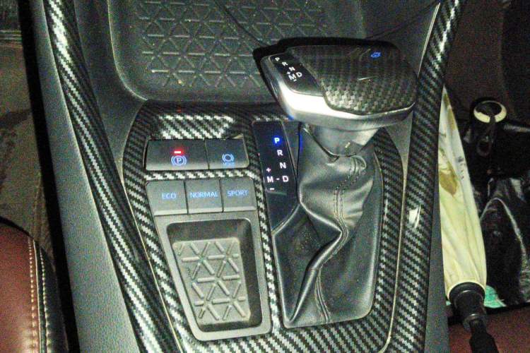Used Toyota RAV4 2021 2.0L CVT Two-Wheel Drive Fashion Edition Gear Lever