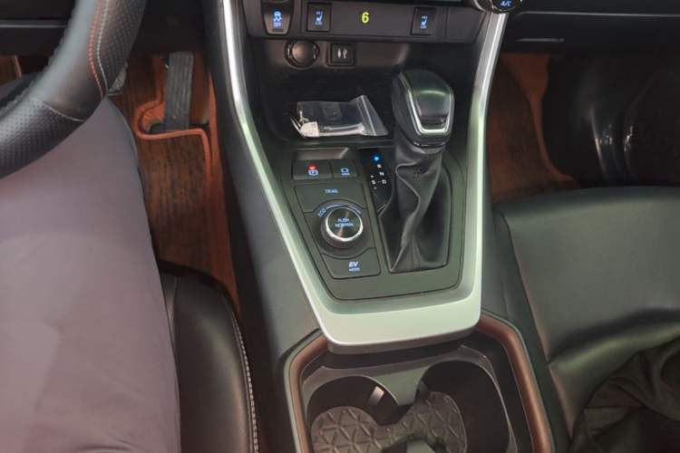 Used Toyota RAV4 2021 Revised Version Dual-Motor Hybrid 2.5L E-CVT 4x4 Elite PLUS Edition Gear Lever