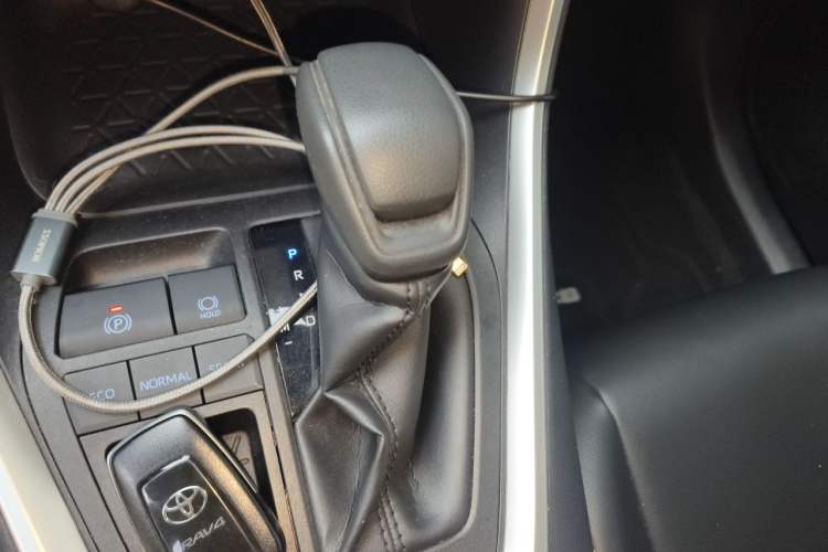 Used Toyota RAV4 2021 2.0L CVT Two-Wheel Drive Fashion Edition Gear Lever