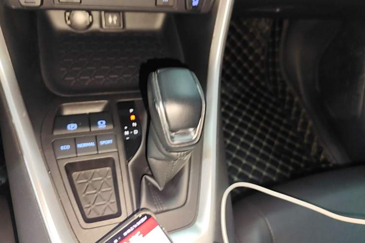 Used Toyota RAV4 2021 2.0L CVT Two-Wheel Drive Fashion PLUS Edition Gear Lever