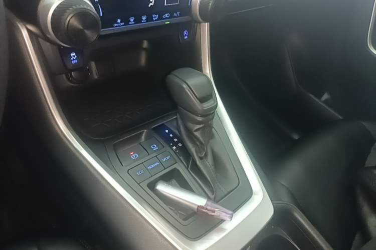 Used Toyota RAV4 2021 2.0L CVT Two-Wheel Drive Urban Edition Gear Lever